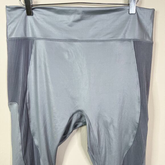 Fabletics | Matching Gunmetal Grey Metallic Silver Two Piece Bra Leggings Set - Picture 5 of 11